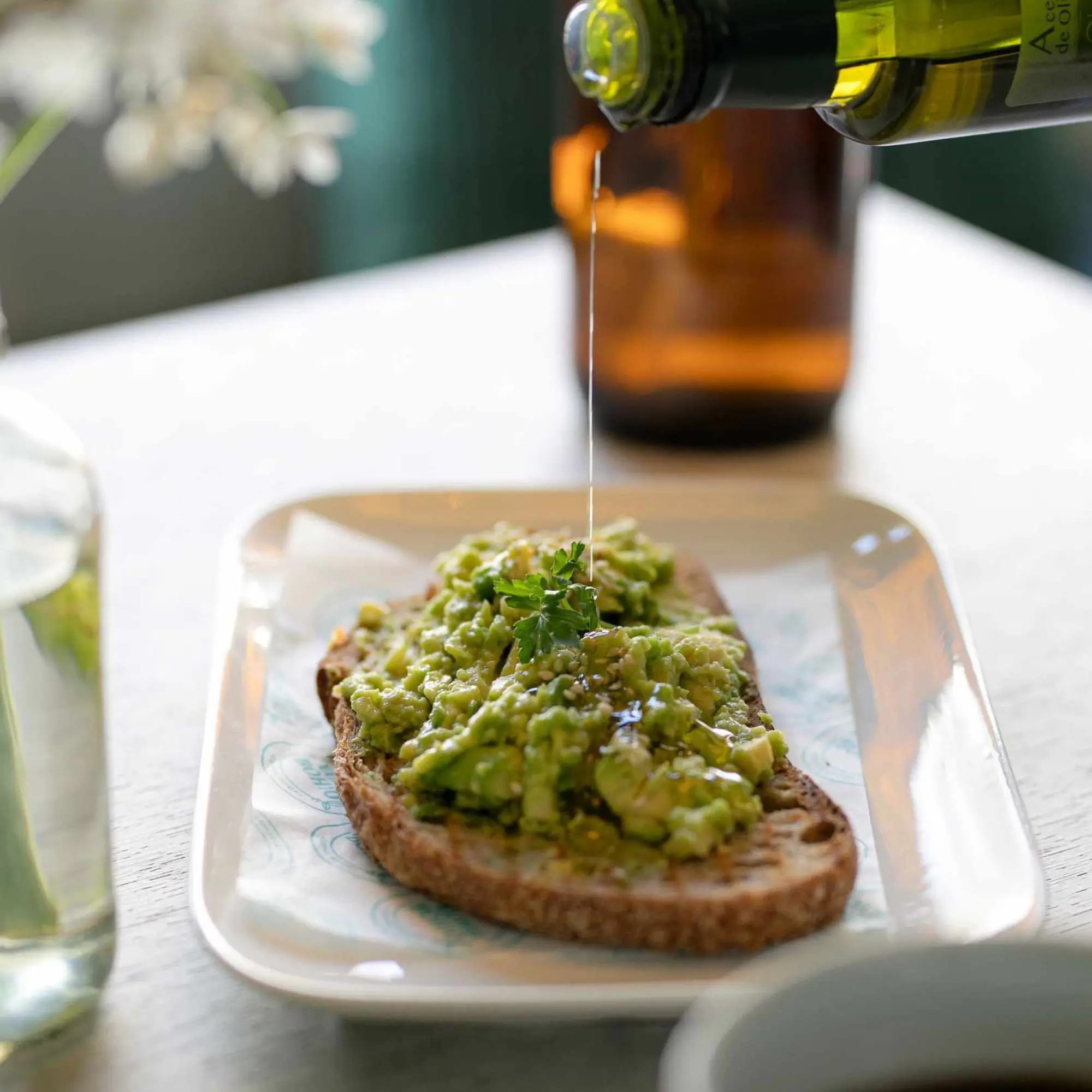 Tostada de palta sobre masa madre