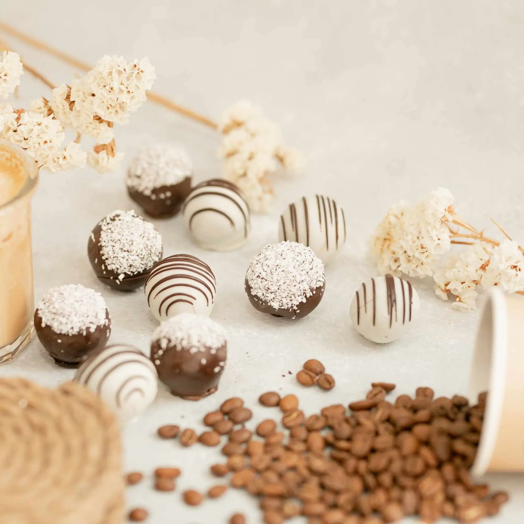 Trufas de chocolate y granos de café